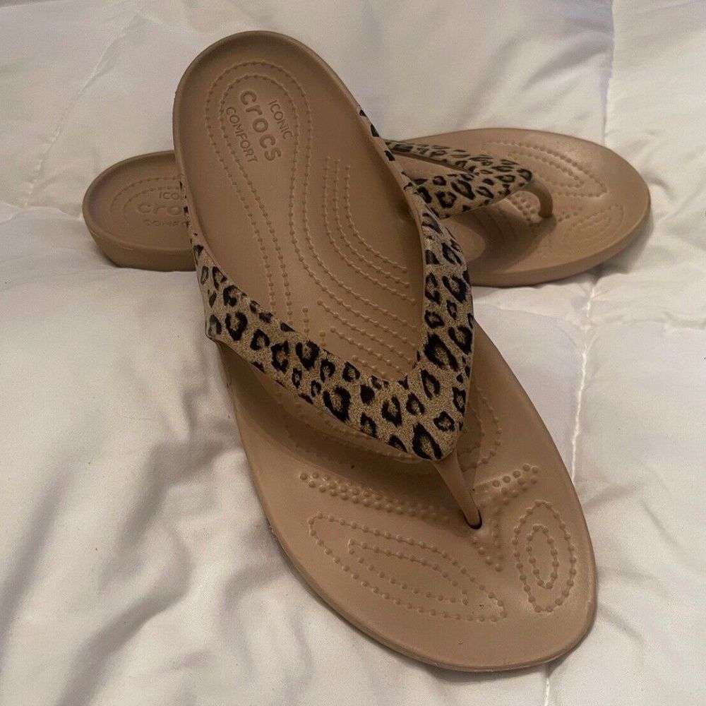 Crocs Kadee Flip Flop Womens 9 Leopard Cheetah Print Iconic Comfort Sandals